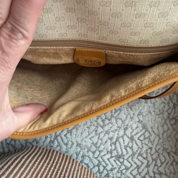 Authentic Vintage Gucci Crossbody - Picture 9 of 13